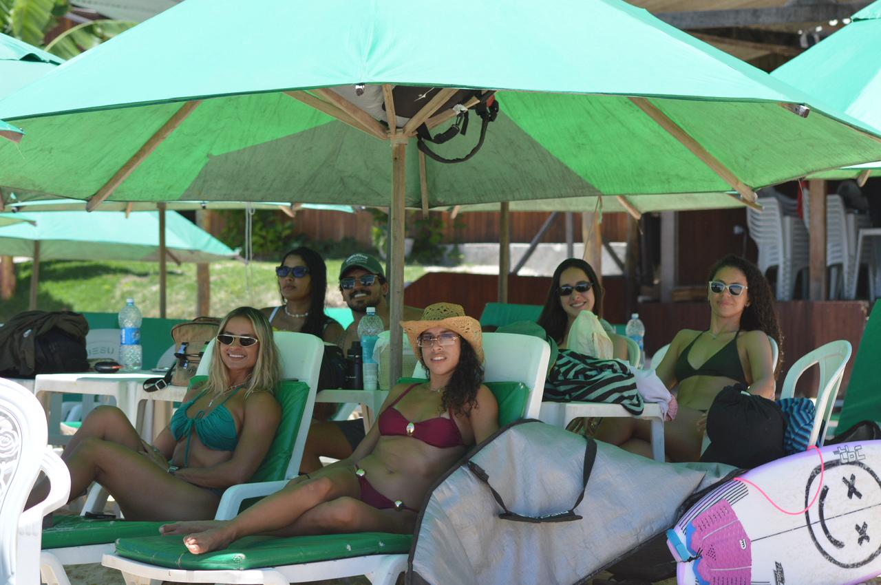 Recordação de surf trip da T4 com grupo reunido